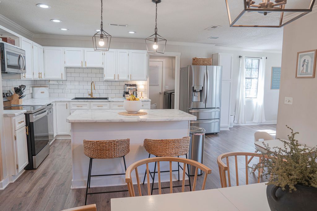 Image 12 of property listing at 105 Cynthia Lane, Summerville, SC 29485