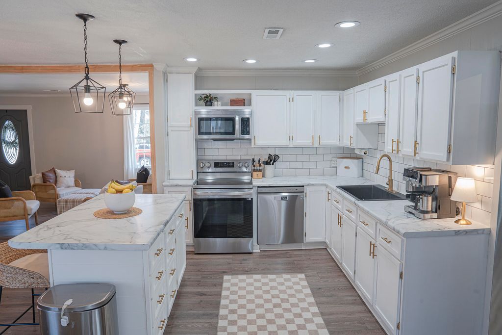 Image 15 of property listing at 105 Cynthia Lane, Summerville, SC 29485