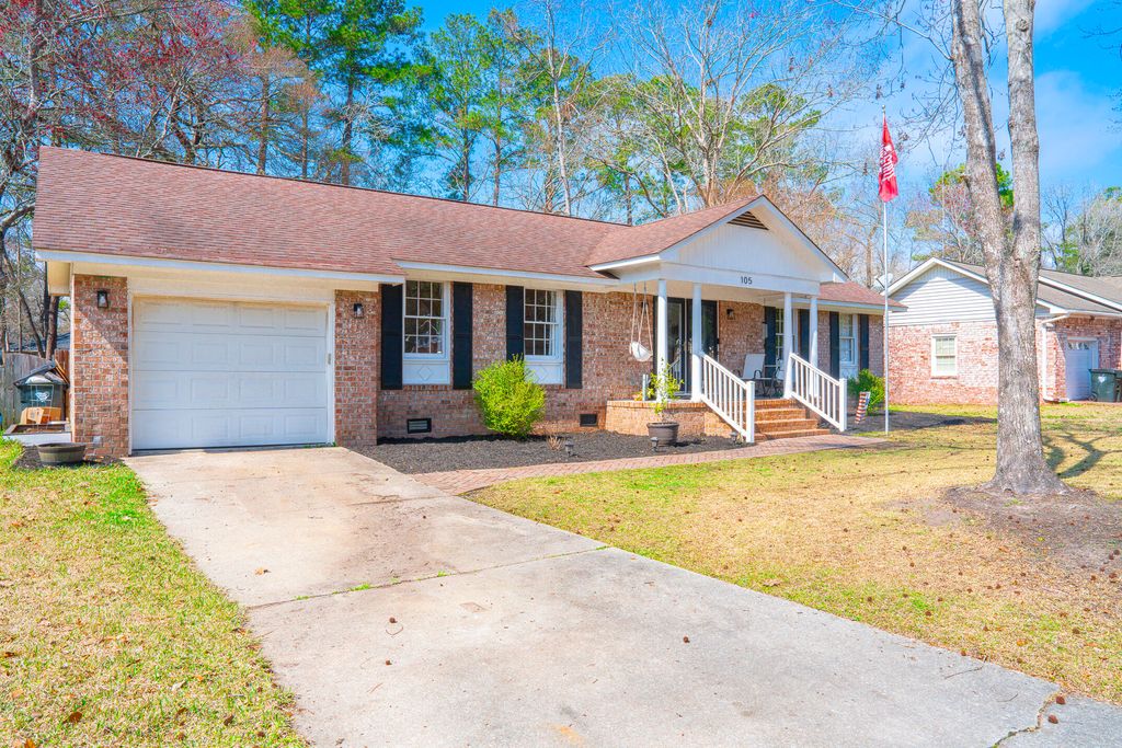 Image 2 of property listing at 105 Cynthia Lane, Summerville, SC 29485