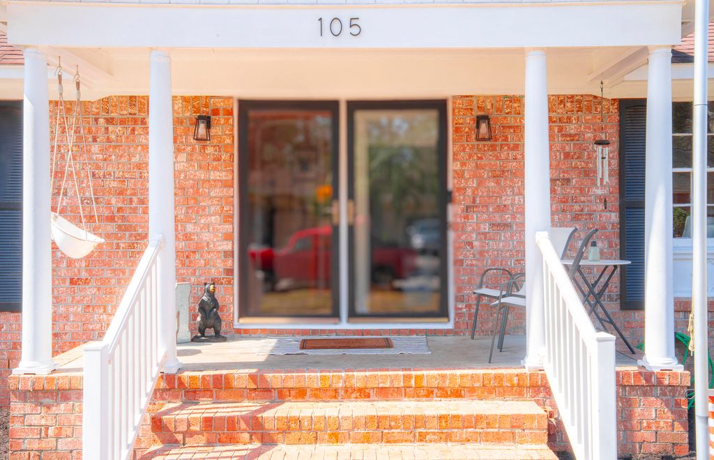 Image 5 of property listing at 105 Cynthia Lane, Summerville, SC 29485