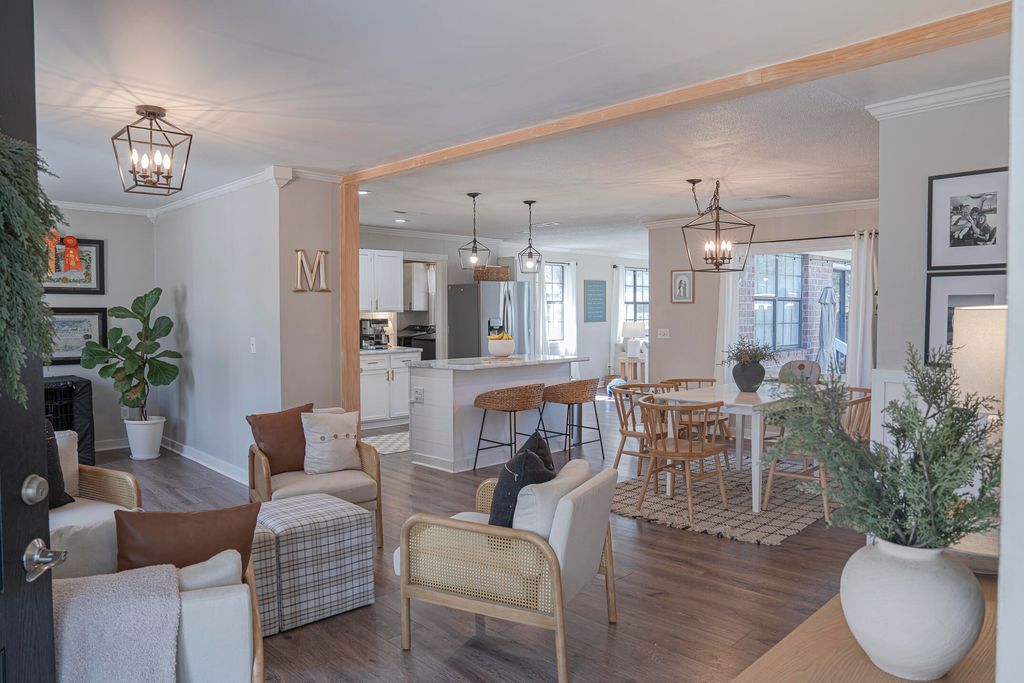 Image 7 of property listing at 105 Cynthia Lane, Summerville, SC 29485