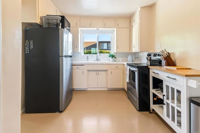 471 Palm Drive, Vista, CA 92084