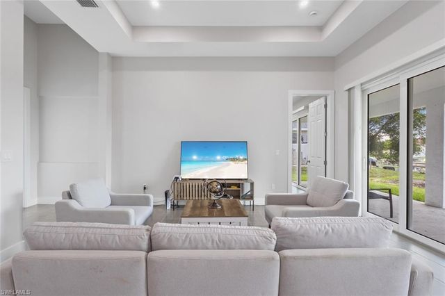 3607 SW 8th CT, Cape Coral, FL 33914