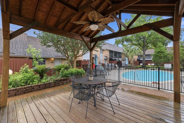 1433 Cedar Post Lane 40, Houston, TX 77055