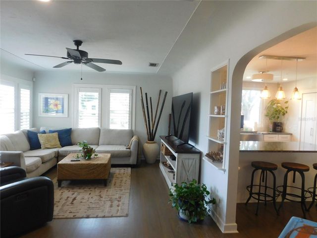 4073 9TH AVENUE N, St Petersburg, FL 33710