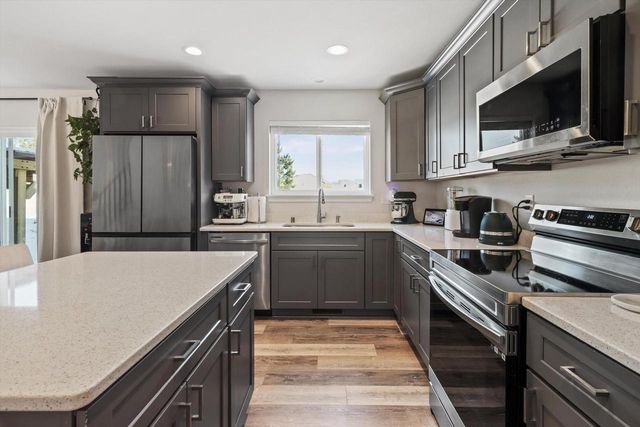 312 Big Bend WAY, Hartford, WI 53027