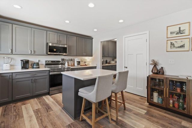 312 Big Bend WAY, Hartford, WI 53027