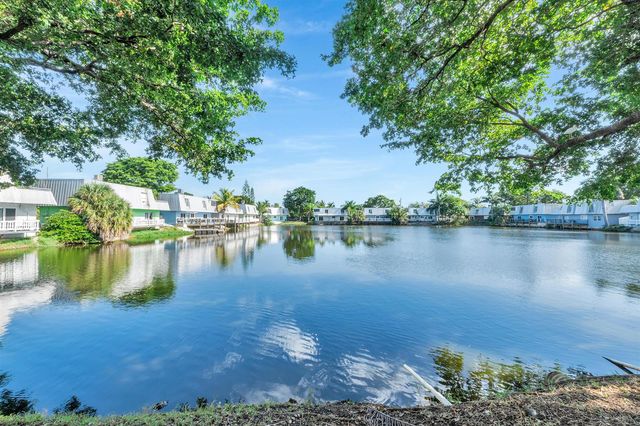 4050 NE 12th Terrace 38, Oakland Park, FL 33334
