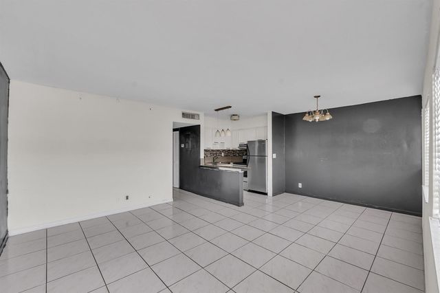 4050 NE 12th Terrace 38, Oakland Park, FL 33334