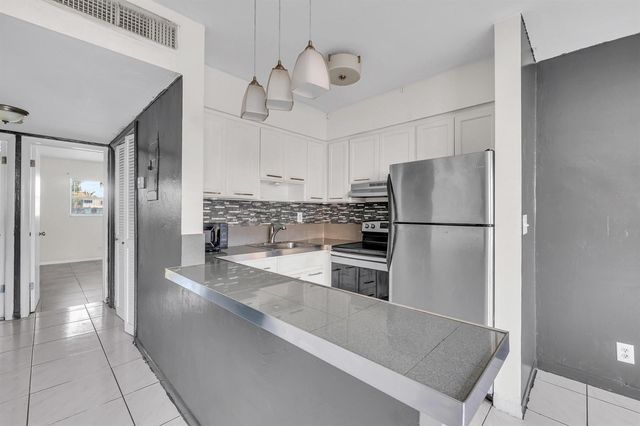 4050 NE 12th Terrace 38, Oakland Park, FL 33334