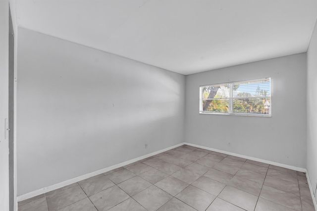 4050 NE 12th Terrace 38, Oakland Park, FL 33334