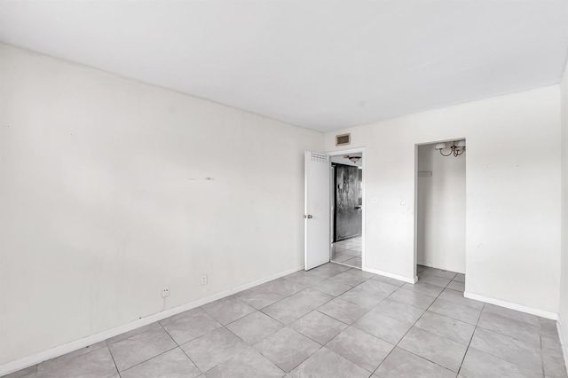 4050 NE 12th Terrace 38, Oakland Park, FL 33334