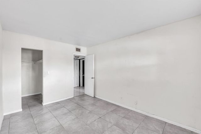 4050 NE 12th Terrace 38, Oakland Park, FL 33334