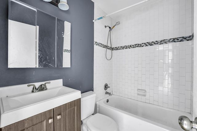 4050 NE 12th Terrace 38, Oakland Park, FL 33334