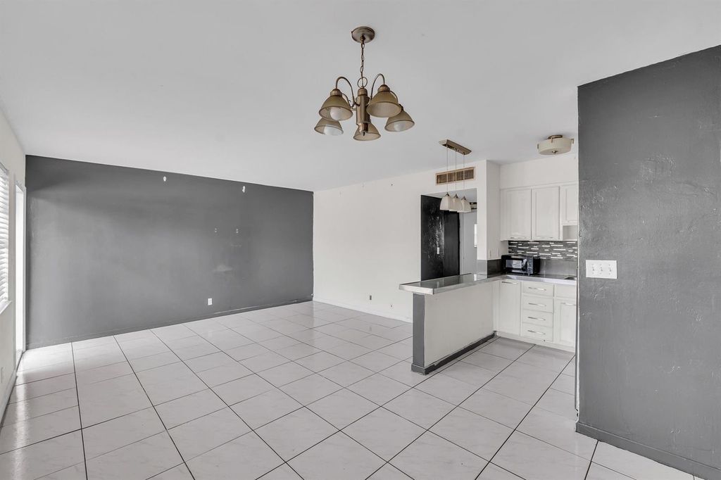 4050 NE 12th Terrace 38, Oakland Park, FL 33334