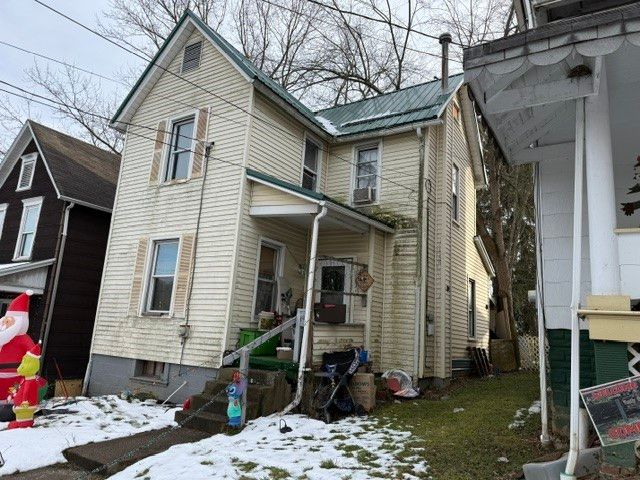 214 Cleveland St, City Of But Nw, PA 16001