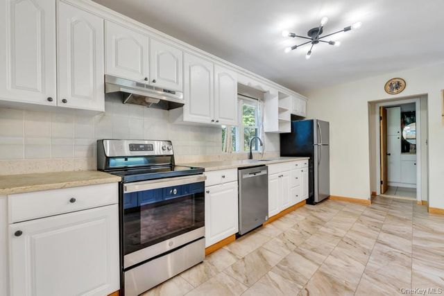 18 Richmond Hill Road, Sound Beach, NY 11789