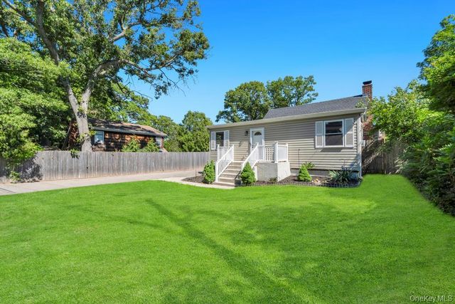 18 Richmond Hill Road, Sound Beach, NY 11789