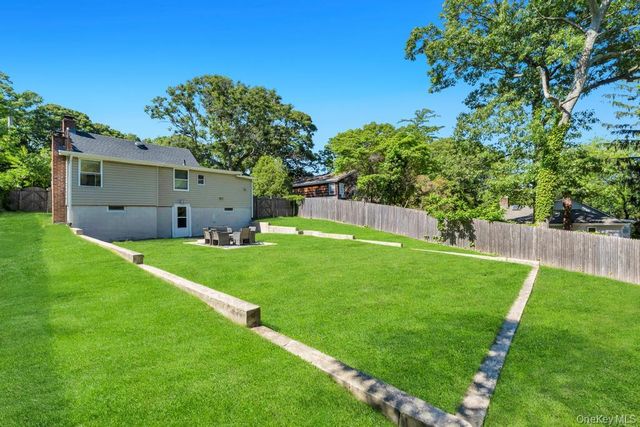 18 Richmond Hill Road, Sound Beach, NY 11789