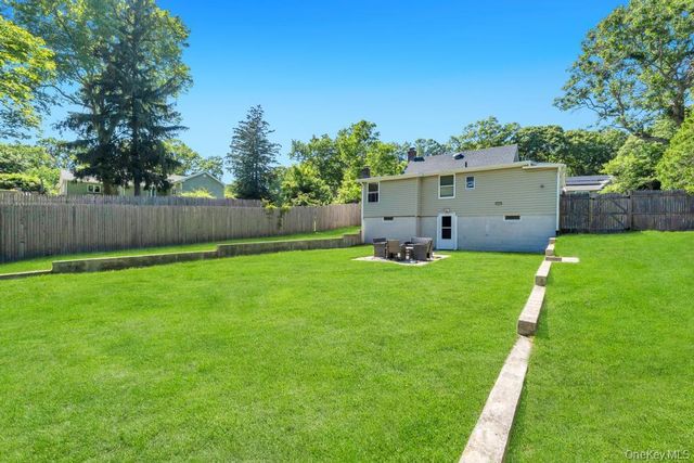 18 Richmond Hill Road, Sound Beach, NY 11789
