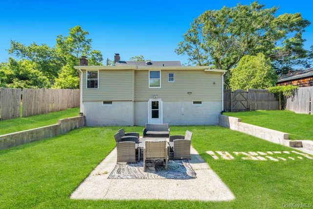 18 Richmond Hill Road, Sound Beach, NY 11789