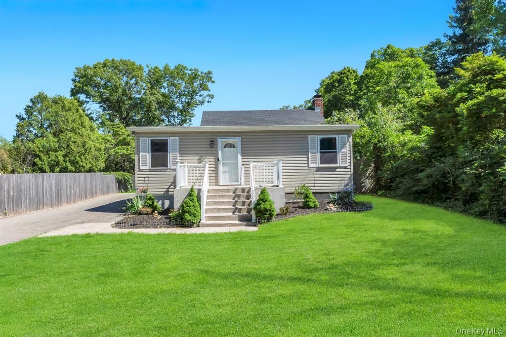 18 Richmond Hill Road, Sound Beach, NY 11789