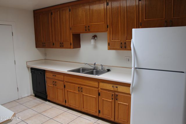 1330 W ELNA RAE Street, Tempe, AZ 85281