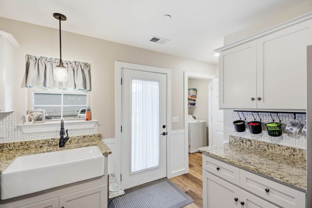 204 Emmett Dr, White House, TN 37188