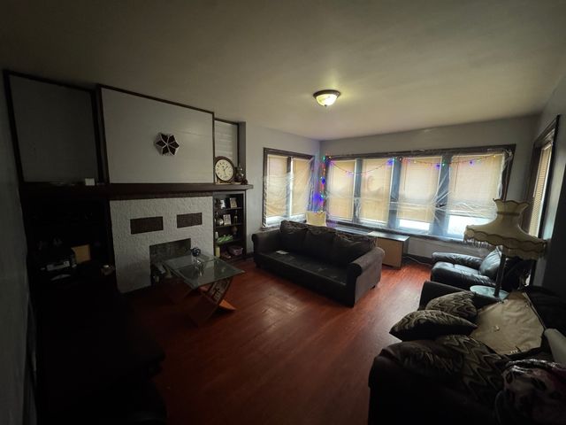 8047 S VERNON Avenue, Chicago, IL 60619