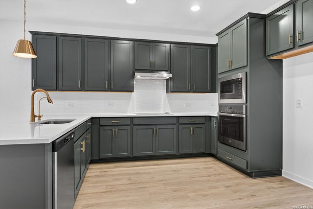 127 Peeps Ct., Adkins, TX 78101