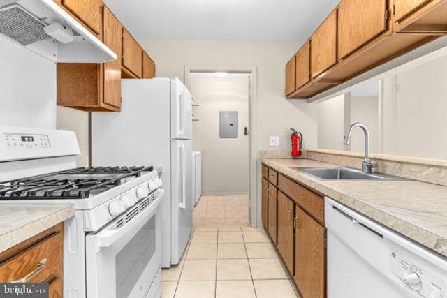 1602 WOODHOLLOW DR, Marlton, NJ 08053