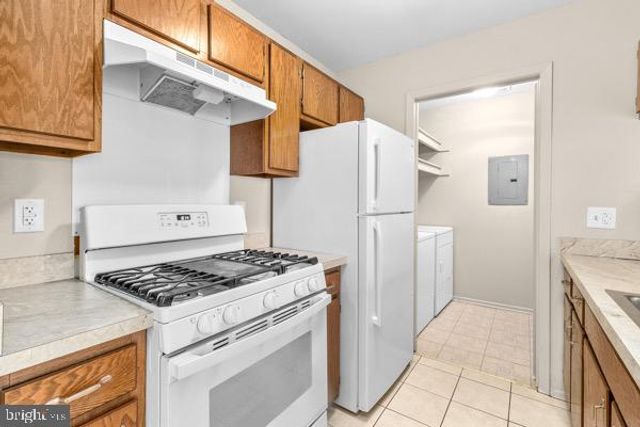 1602 WOODHOLLOW DR, Marlton, NJ 08053