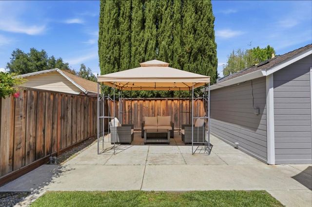 207 E Rincon Avenue, Campbell, CA 95008