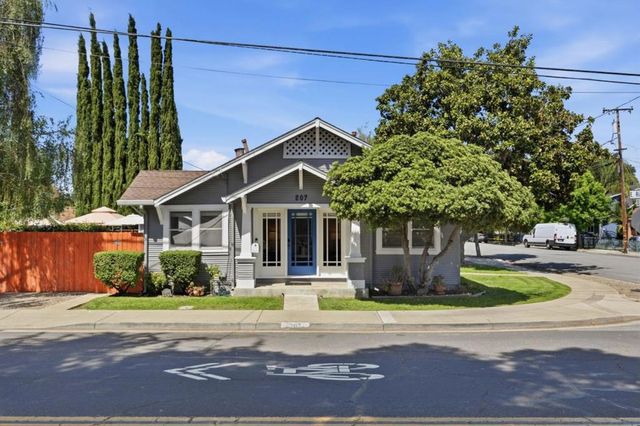 207 E Rincon Avenue, Campbell, CA 95008