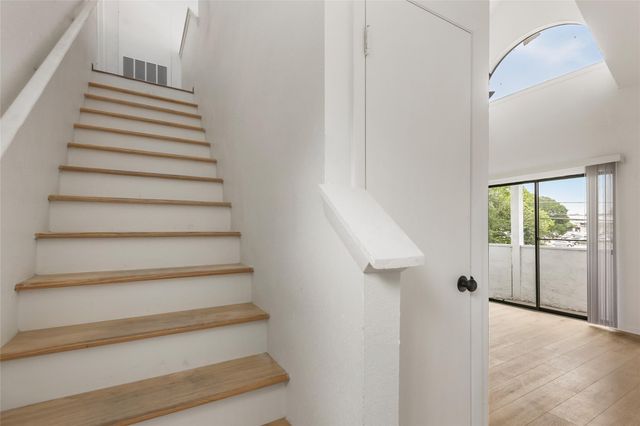 923 E 41st ST 201, Austin, TX 78751