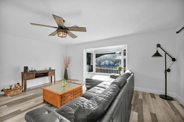 9921 NW 38th St, Coral Springs, FL 33065