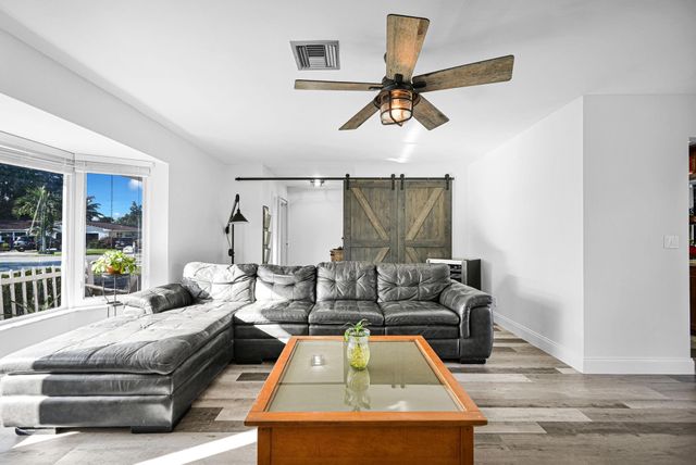 9921 NW 38th St, Coral Springs, FL 33065