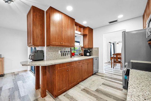 9921 NW 38th St, Coral Springs, FL 33065