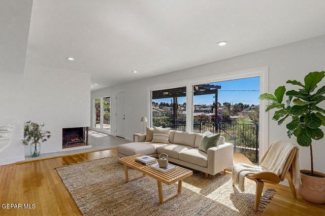 932 MESITA Drive, El Paso, TX 79902