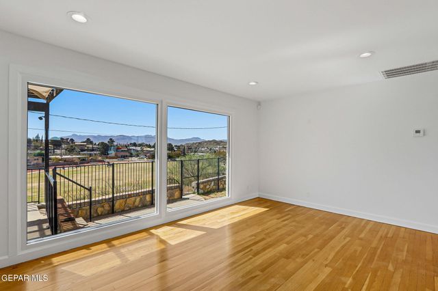 932 MESITA Drive, El Paso, TX 79902