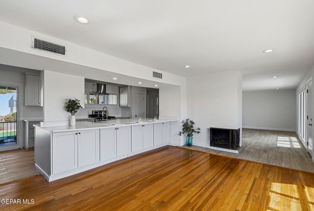 932 MESITA Drive, El Paso, TX 79902