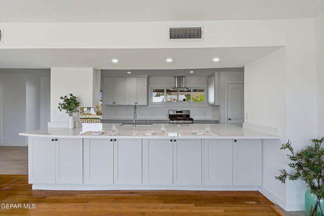 932 MESITA Drive, El Paso, TX 79902