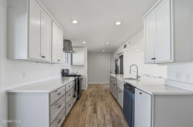 932 MESITA Drive, El Paso, TX 79902