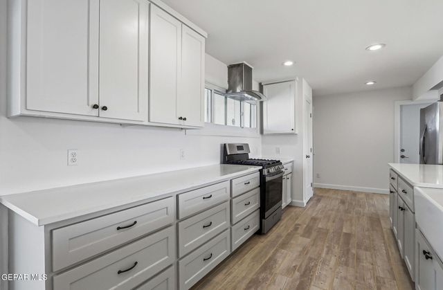 932 MESITA Drive, El Paso, TX 79902