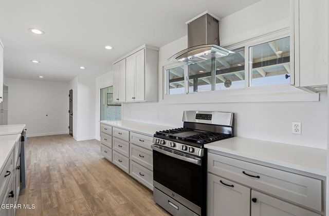 932 MESITA Drive, El Paso, TX 79902