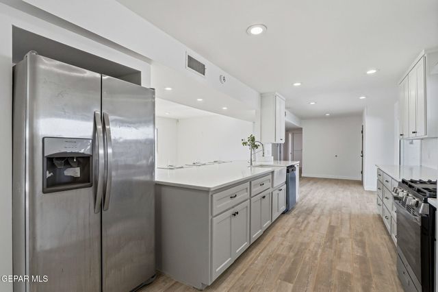 932 MESITA Drive, El Paso, TX 79902