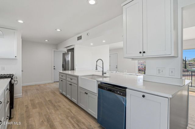 932 MESITA Drive, El Paso, TX 79902