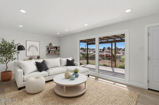 932 MESITA Drive, El Paso, TX 79902