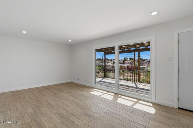 932 MESITA Drive, El Paso, TX 79902