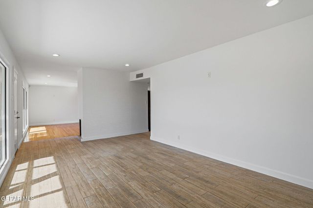 932 MESITA Drive, El Paso, TX 79902